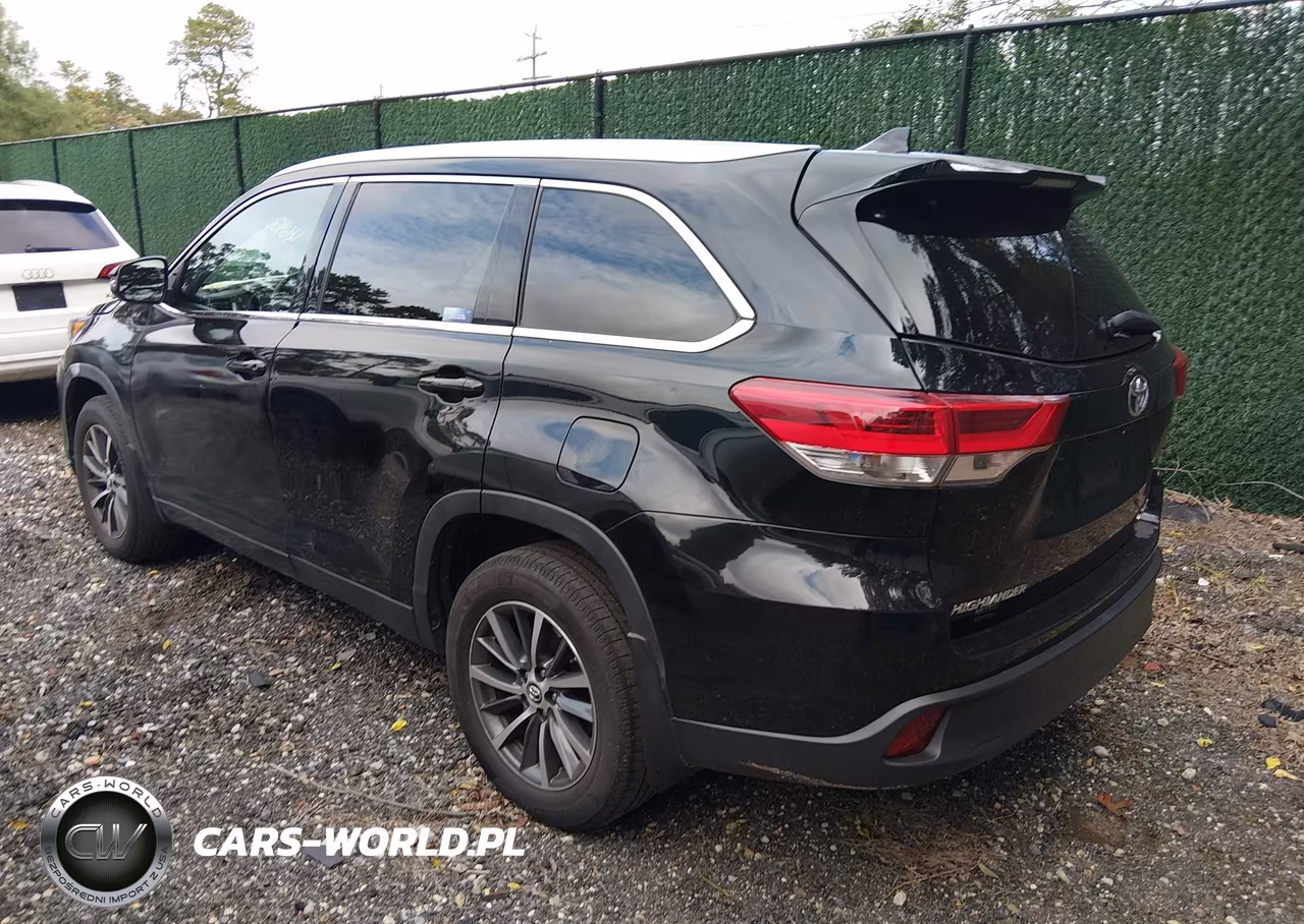 2019 Toyota Highlander Xle VIN:5TDJZRFH7KS621716 - 3