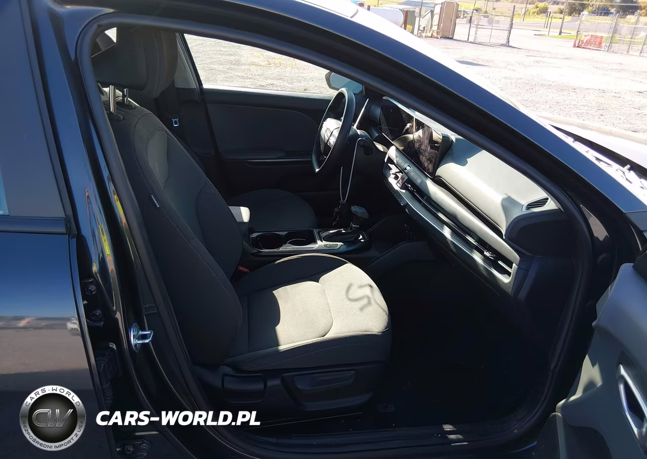 2025 Kia K4 Lxs VIN:3KPFT4DE7SE059040 - 5