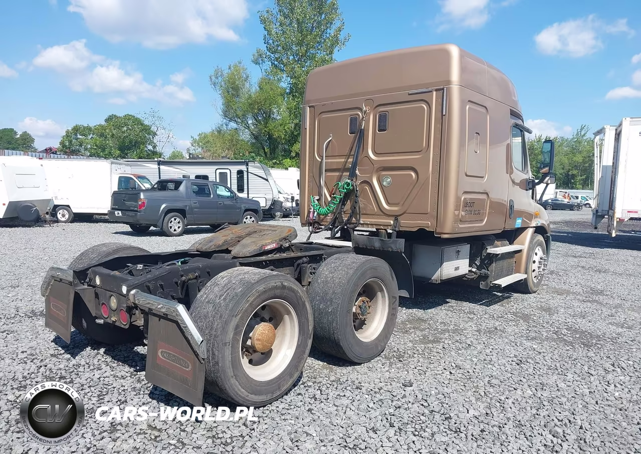 2015 Freightliner Cascadia 113 VIN:3AKJGHDV4ESFU9730 - 4