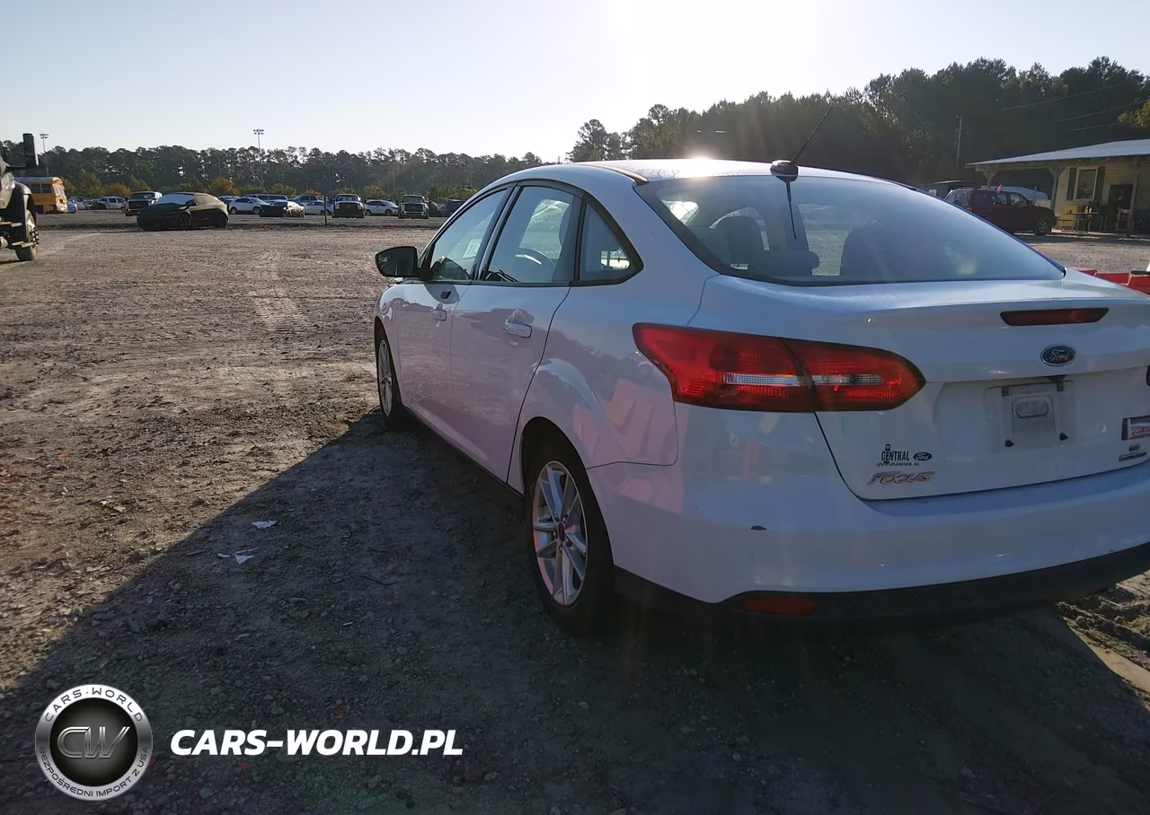 2016 Ford Focus Se VIN:1FADP3F29GL266641 - 3
