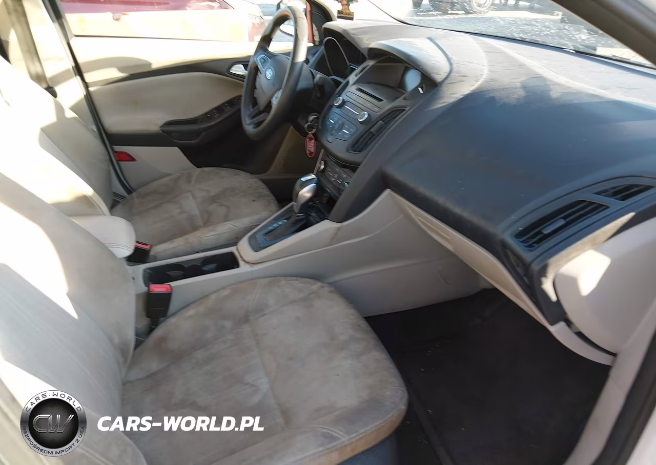 2016 Ford Focus Se VIN:1FADP3F29GL266641 - 5