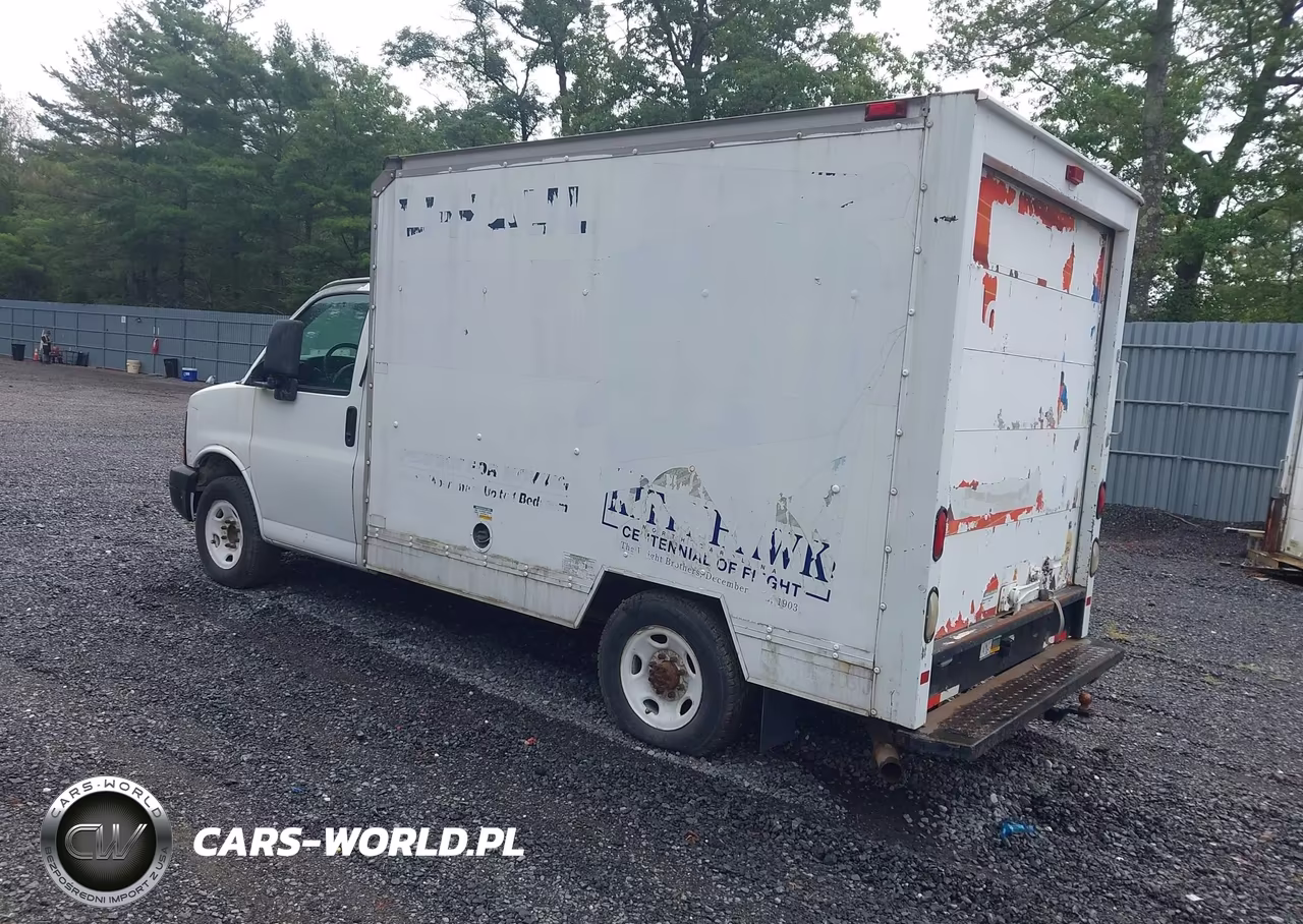 2004 GMC Savana Cutaway Standard VIN:1GDGG31V441902989 - 3