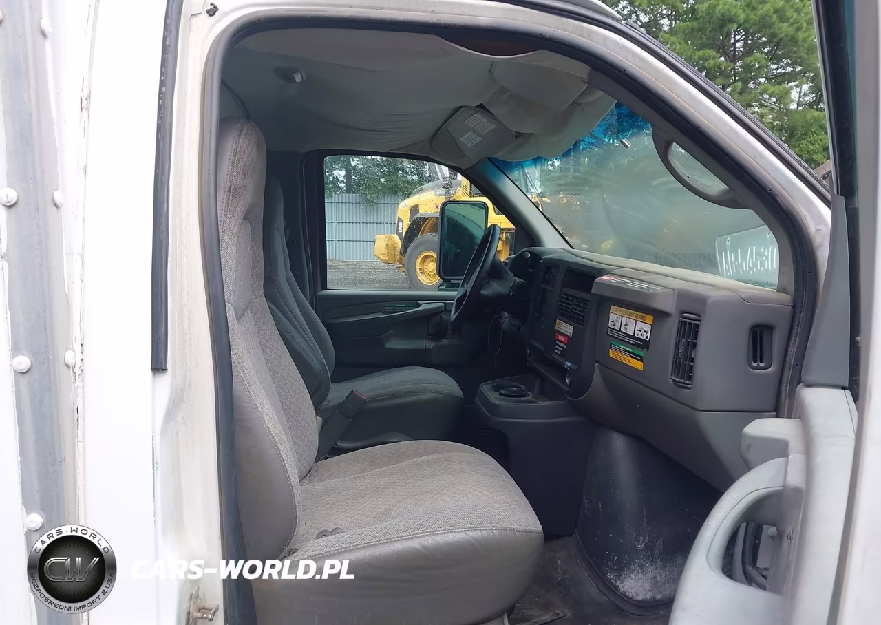 2004 GMC Savana Cutaway Standard VIN:1GDGG31V441902989 - 7