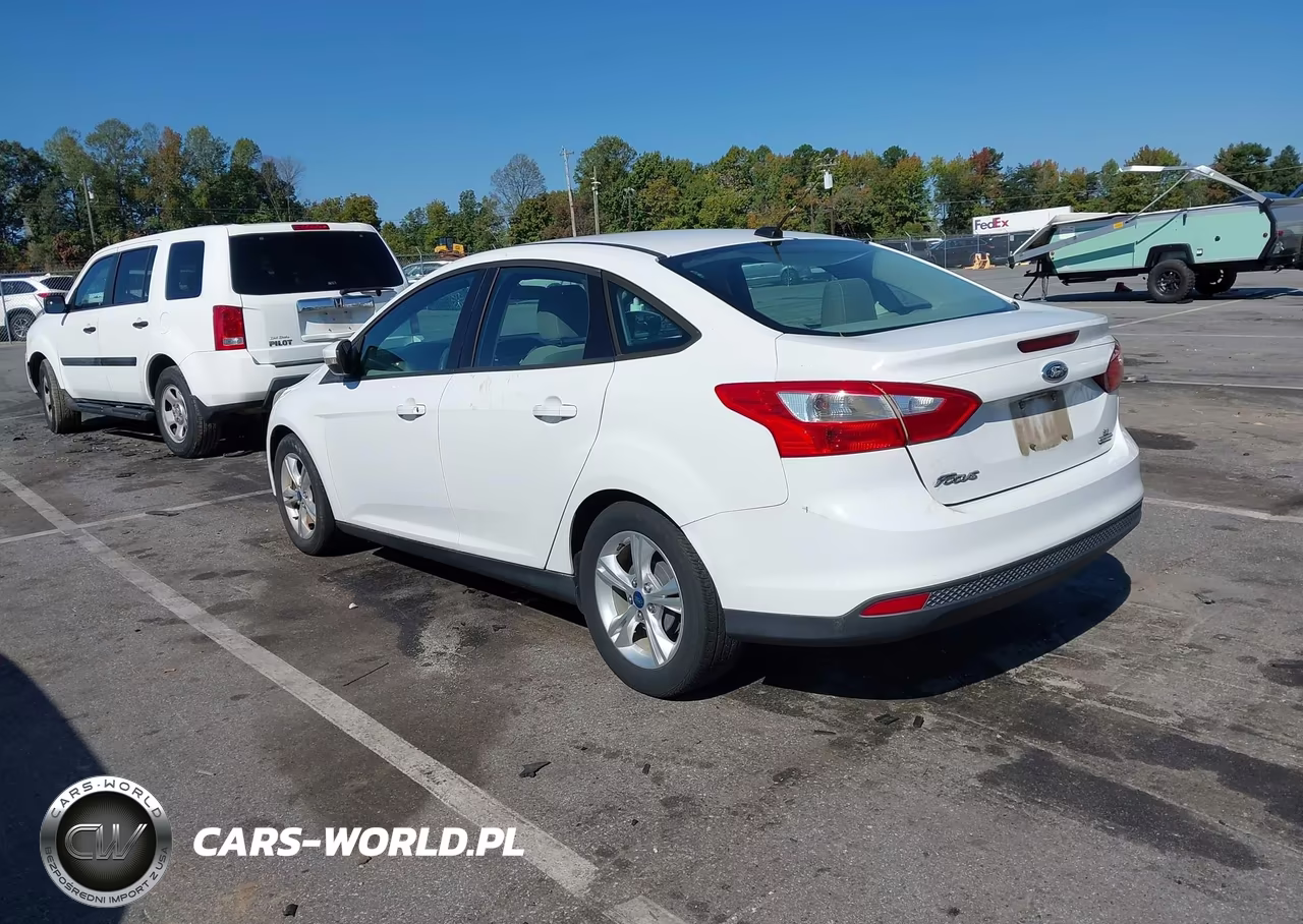 2014 Ford Focus Se VIN:1FADP3F27EL103225 - 3