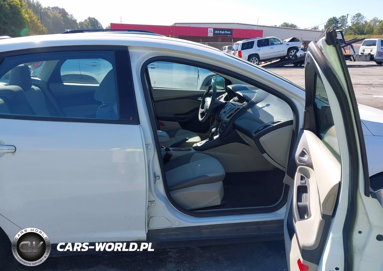 2014 Ford Focus Se VIN:1FADP3F27EL103225 - 5
