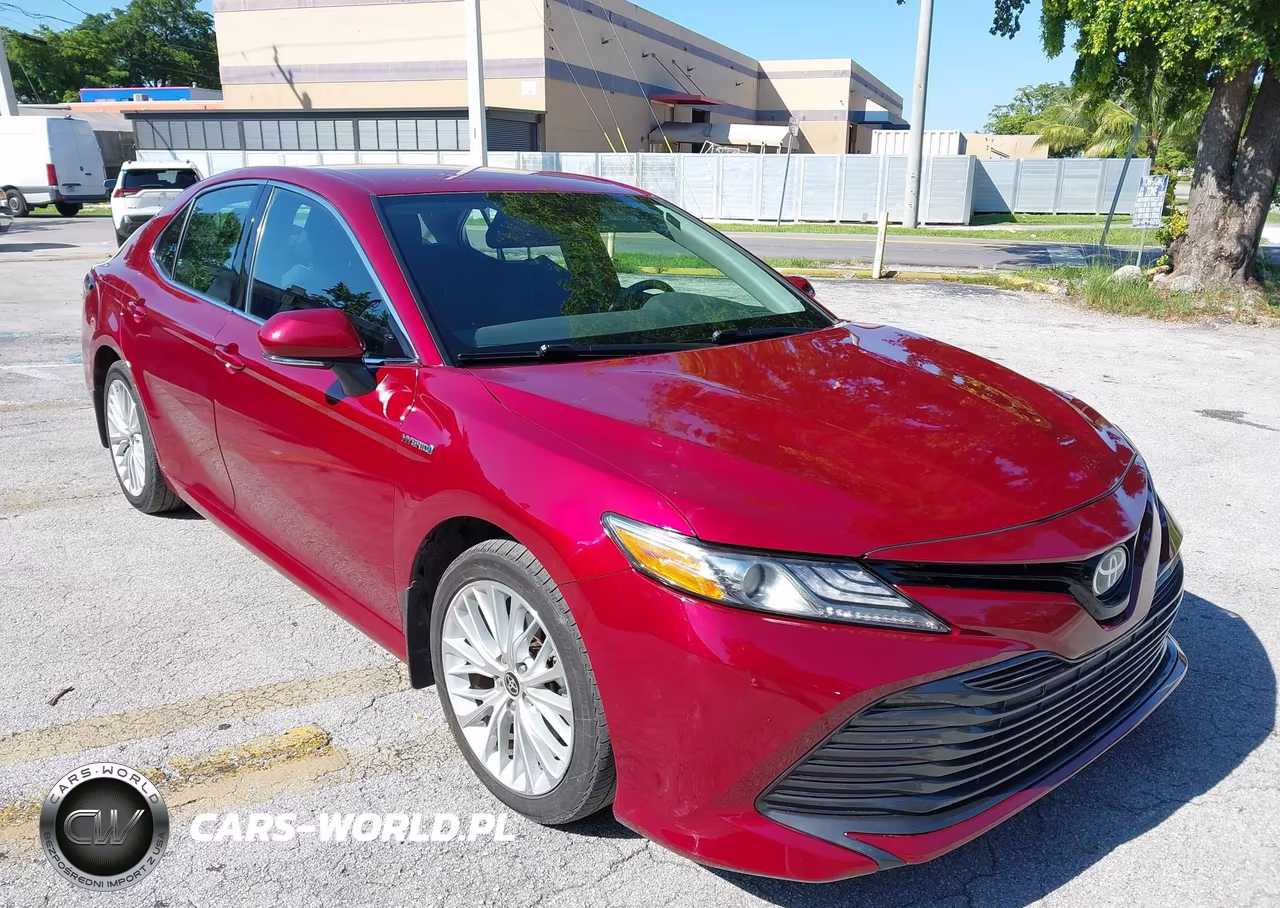 2020 Toyota Camry Hybrid Xle