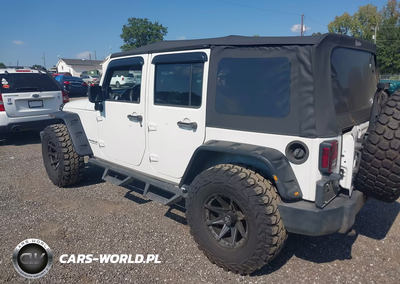 2010 Jeep Wrangler Unlimited Sport VIN:1J4BB3H15AL111641 - 3