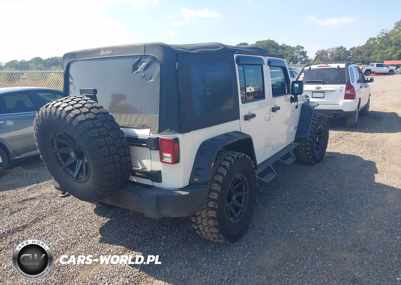 2010 Jeep Wrangler Unlimited Sport VIN:1J4BB3H15AL111641 - 4