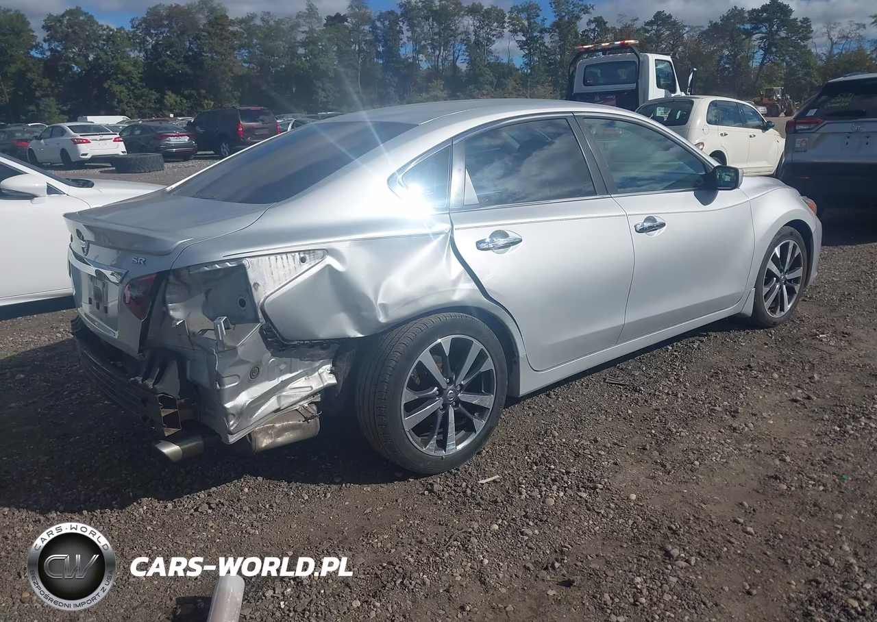 2017 Nissan Altima 2.5 Sr VIN:1N4AL3AP3HC165355 - 4