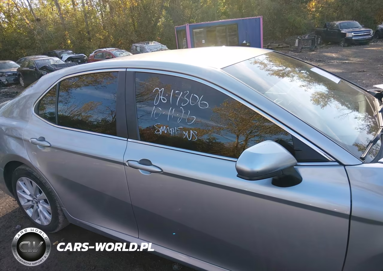 2018 Toyota Camry Le VIN:4T1B11HKXJU107032 - 13