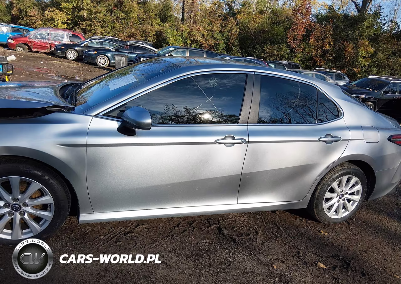 2018 Toyota Camry Le VIN:4T1B11HKXJU107032 - 14