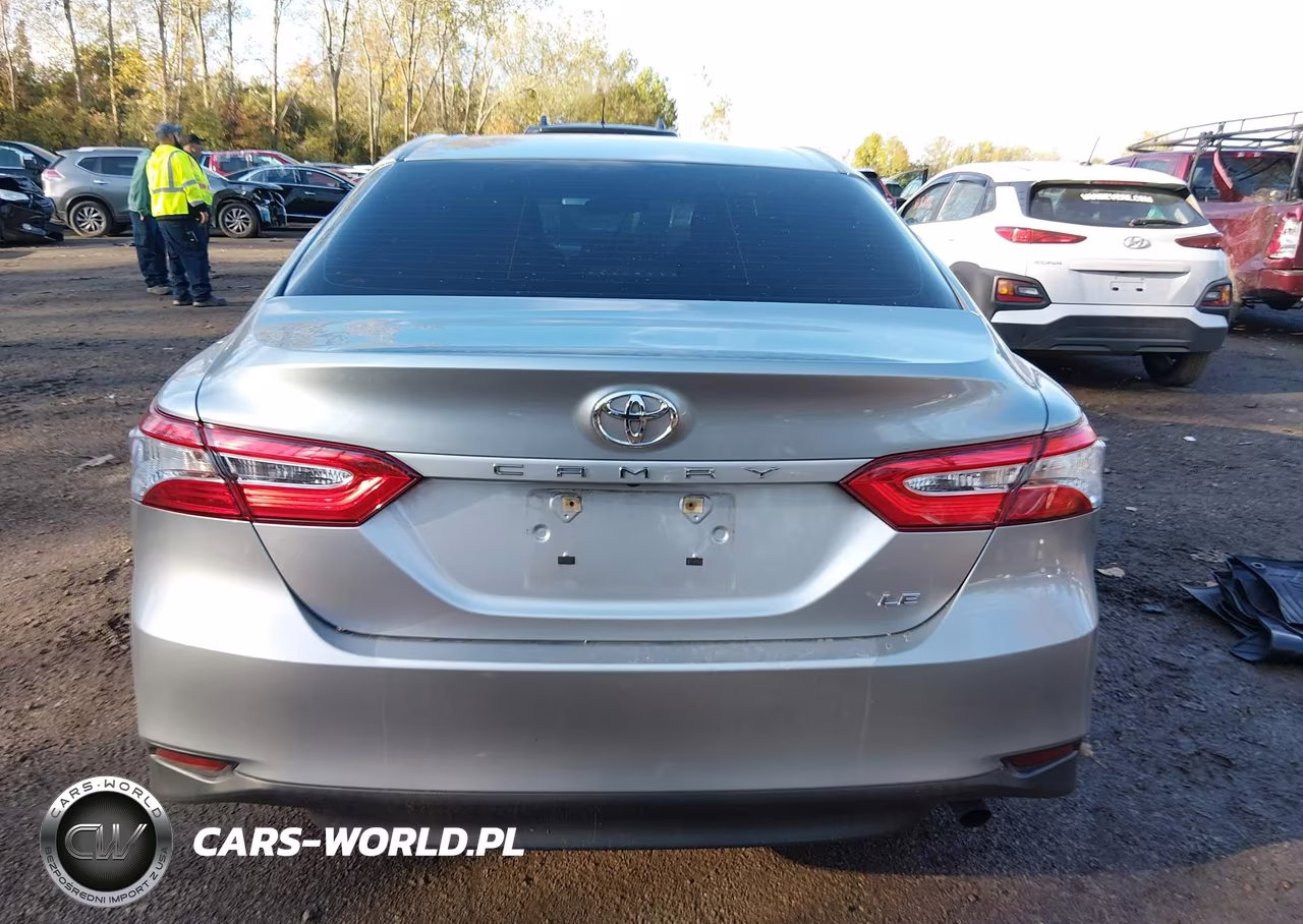 2018 Toyota Camry Le VIN:4T1B11HKXJU107032 - 16