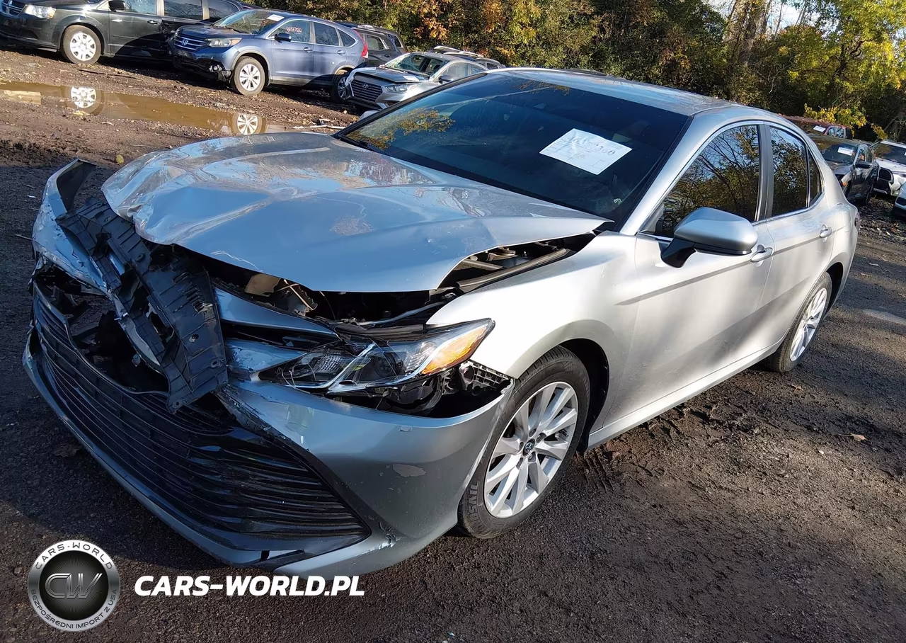2018 Toyota Camry Le VIN:4T1B11HKXJU107032 - 2