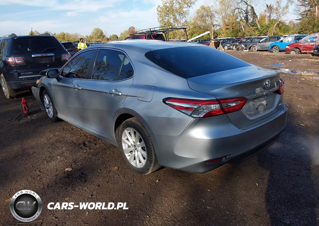 2018 Toyota Camry Le VIN:4T1B11HKXJU107032 - 3