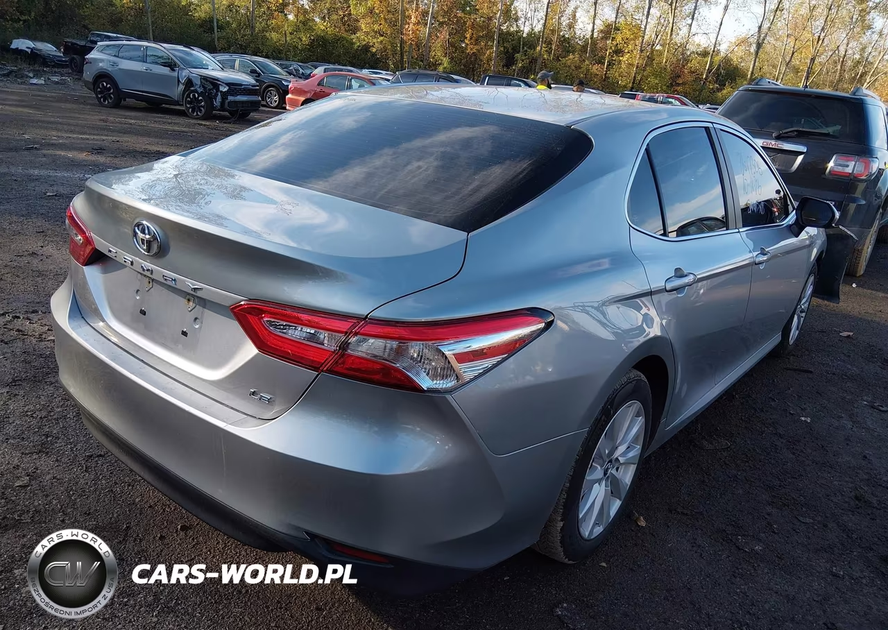 2018 Toyota Camry Le VIN:4T1B11HKXJU107032 - 4