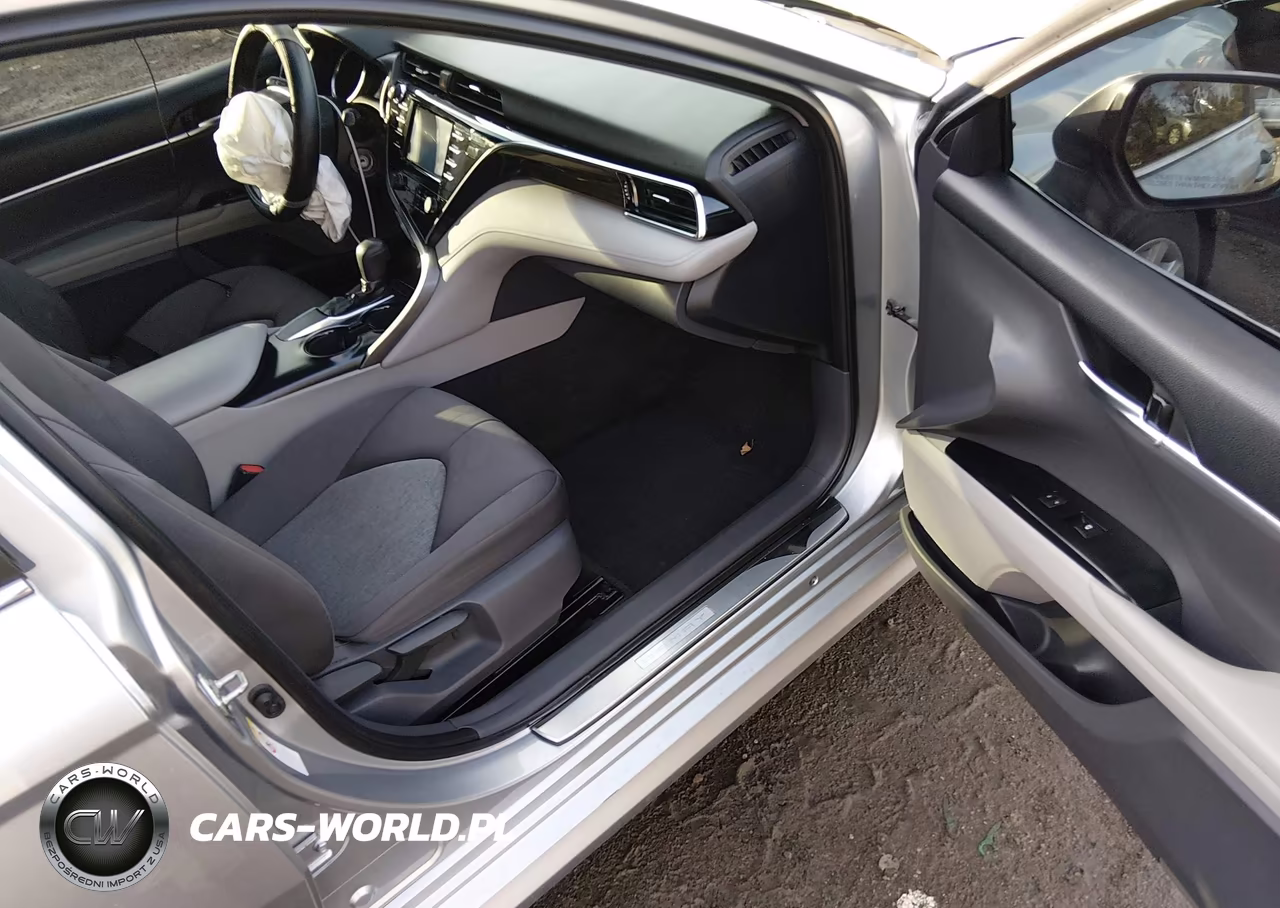 2018 Toyota Camry Le VIN:4T1B11HKXJU107032 - 5