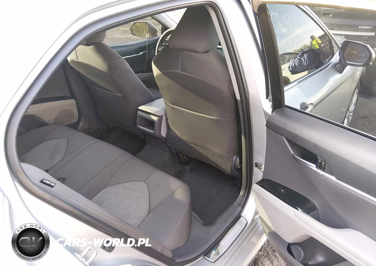 2018 Toyota Camry Le VIN:4T1B11HKXJU107032 - 8
