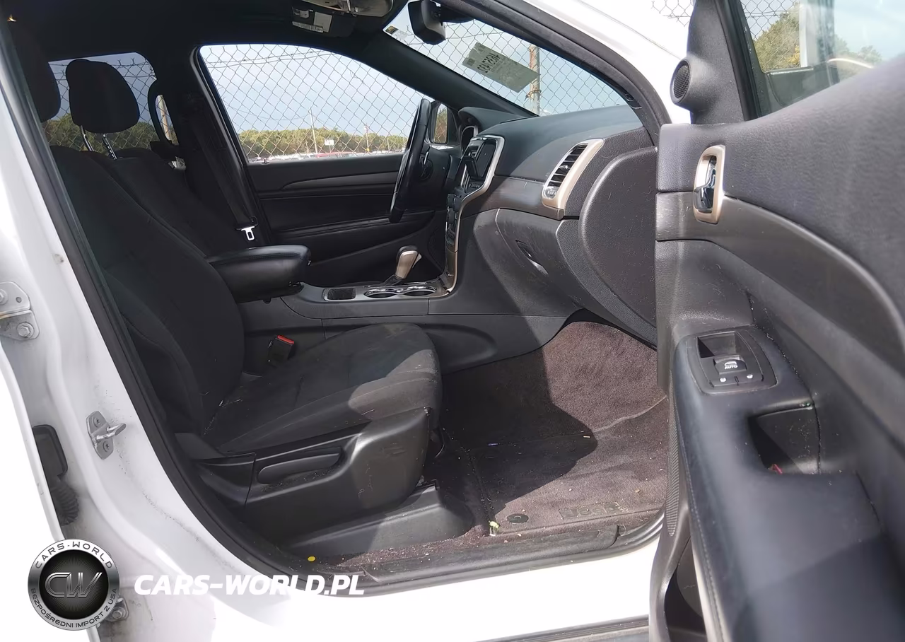 2016 Jeep Grand Cherokee Laredo VIN:1C4RJFAG4GC303410 - 5
