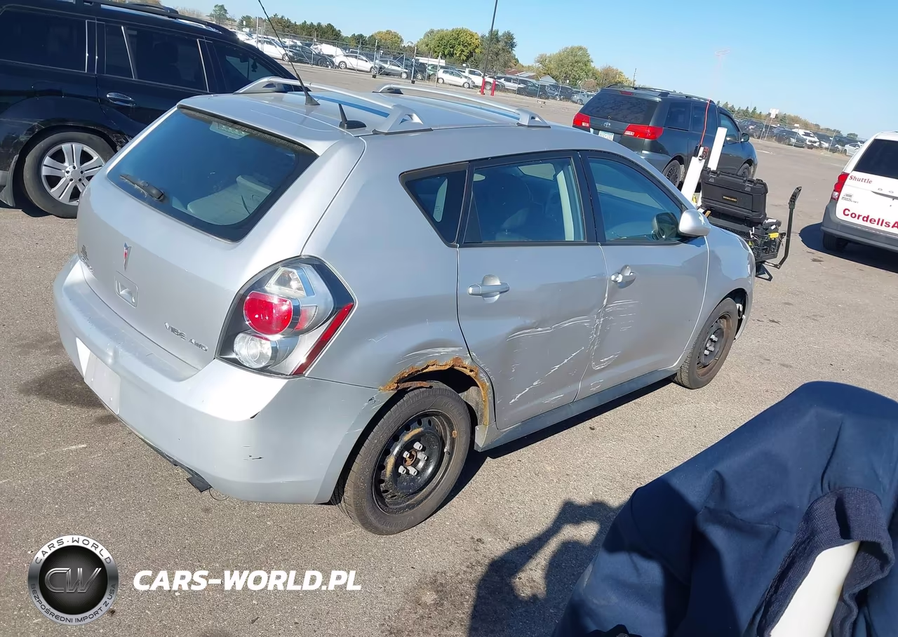 2010 Pontiac Vibe VIN:5Y2SM6E0XAZ405823 - 4