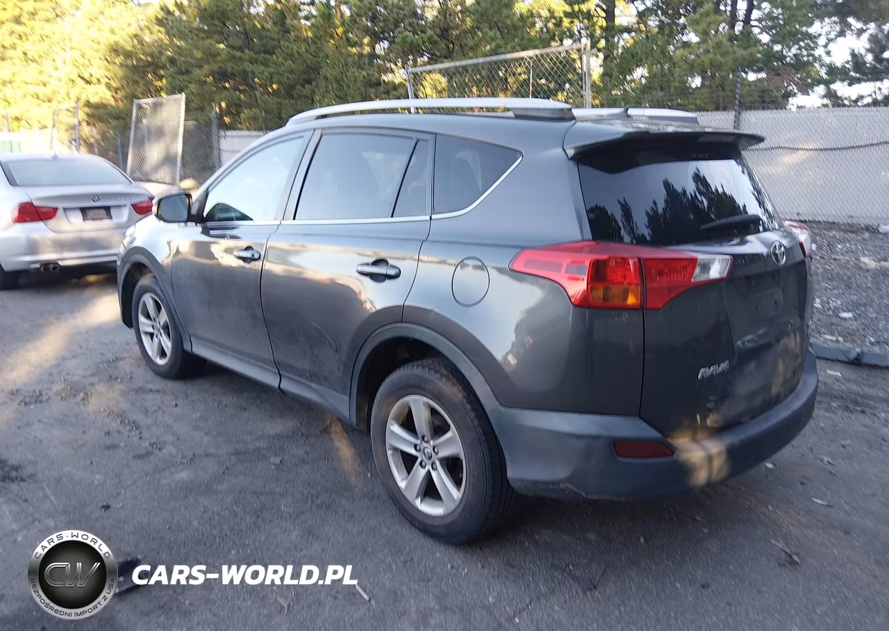 2015 Toyota Rav4 Xle VIN:2T3RFREVXFW334703 - 3