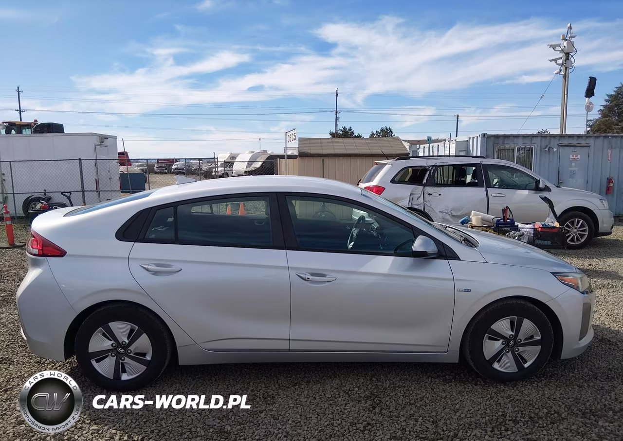2018 Hyundai Ioniq Hybrid Blue VIN:KMHC65LCXJU100000 - 15