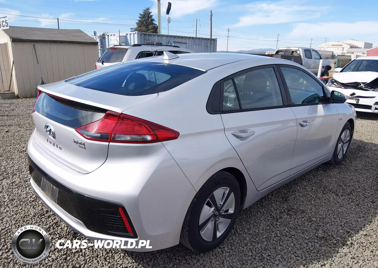 2018 Hyundai Ioniq Hybrid Blue VIN:KMHC65LCXJU100000 - 4