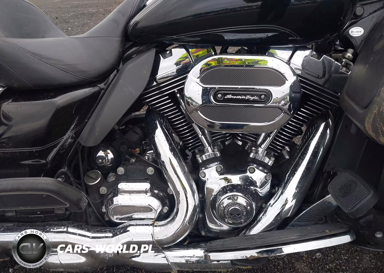 2015 Harley-Davidson Flhtcu Ultra Classic Electra Gld VIN:1HD1FCM12FB665422 - 8
