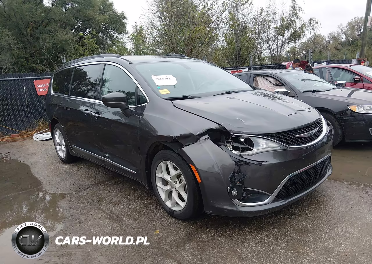 2017 Chrysler Pacifica Touring-L