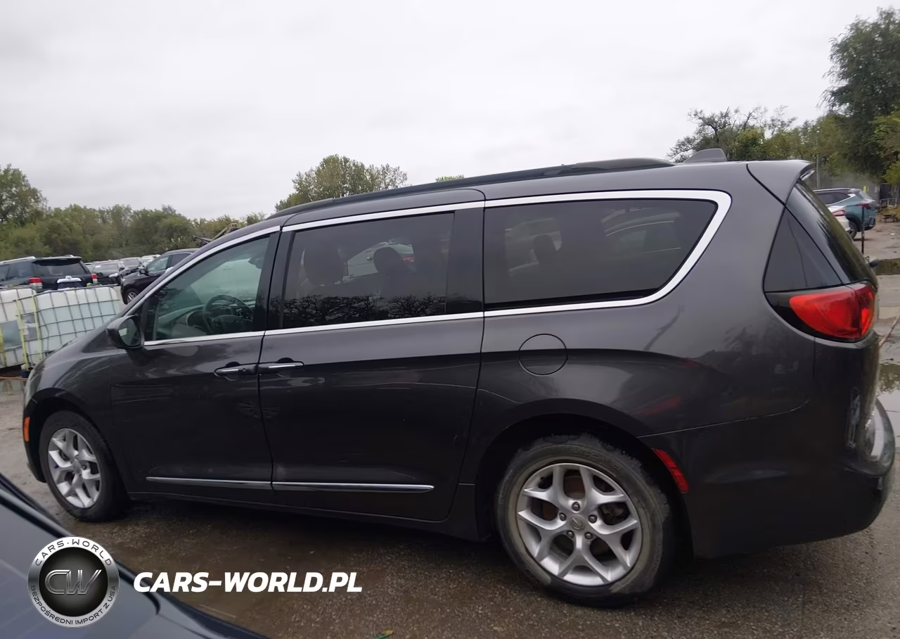 2017 Chrysler Pacifica Touring-L VIN:2C4RC1BG9HR744616 - 14