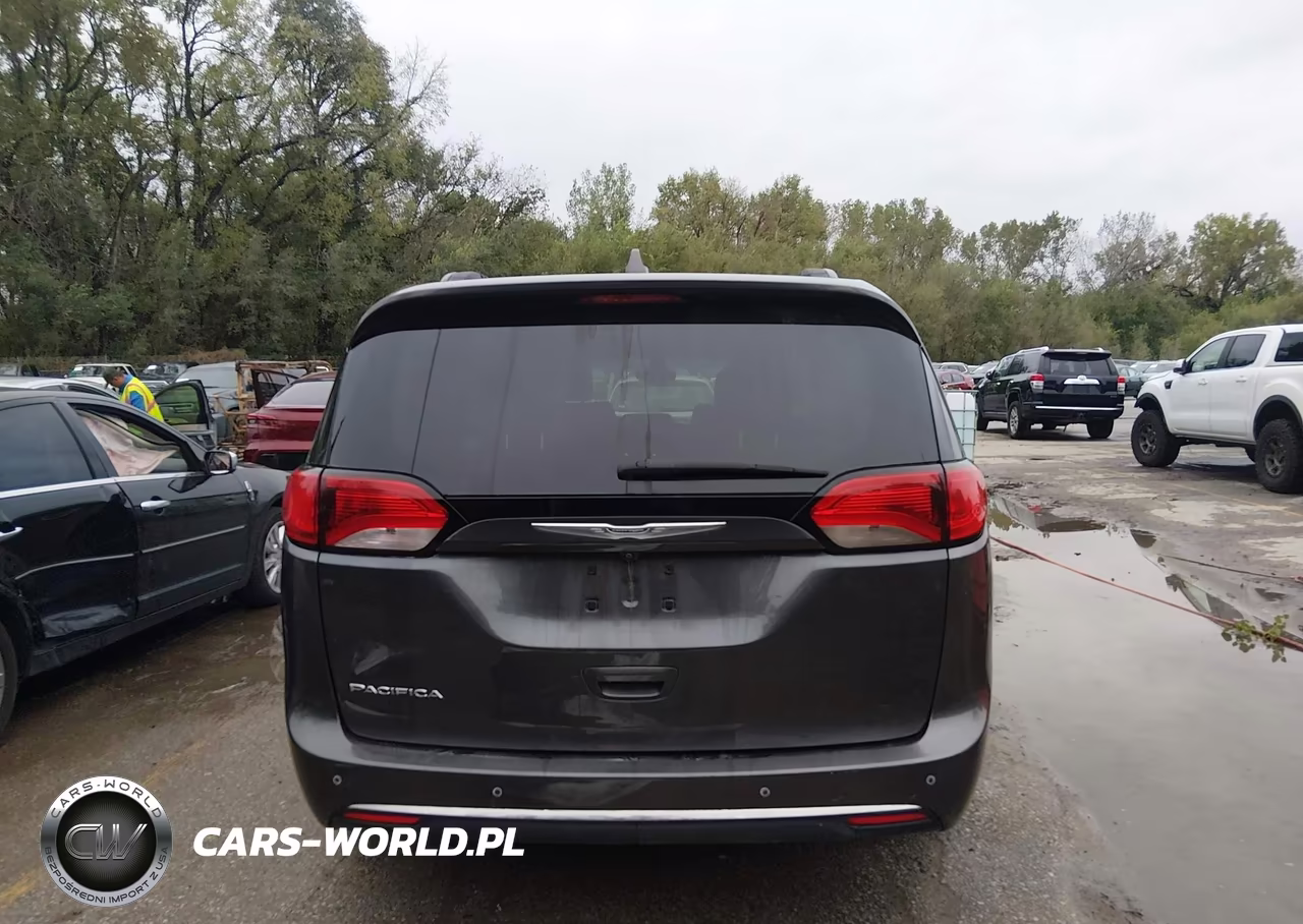 2017 Chrysler Pacifica Touring-L VIN:2C4RC1BG9HR744616 - 16
