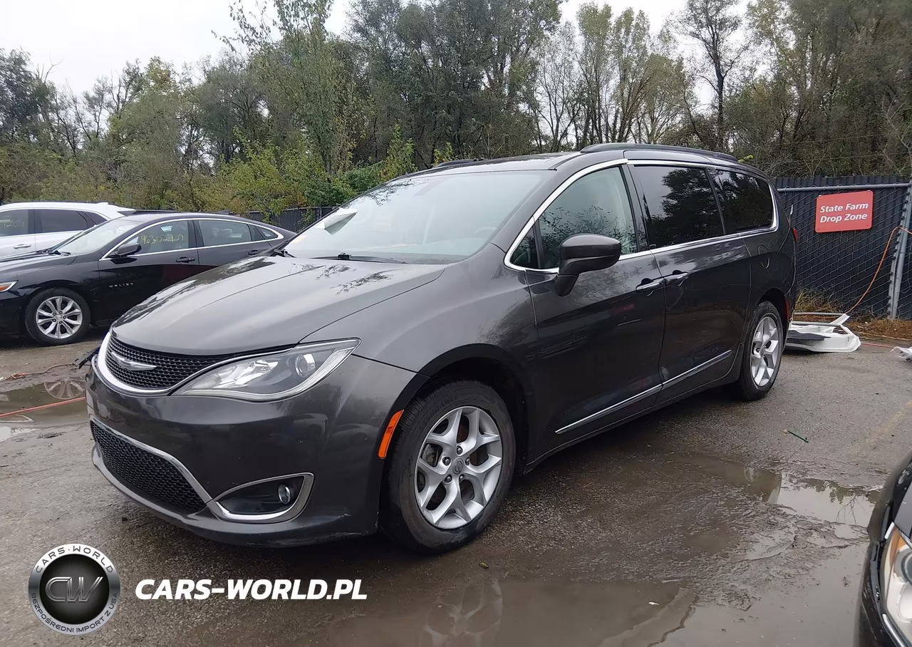 2017 Chrysler Pacifica Touring-L VIN:2C4RC1BG9HR744616 - 2