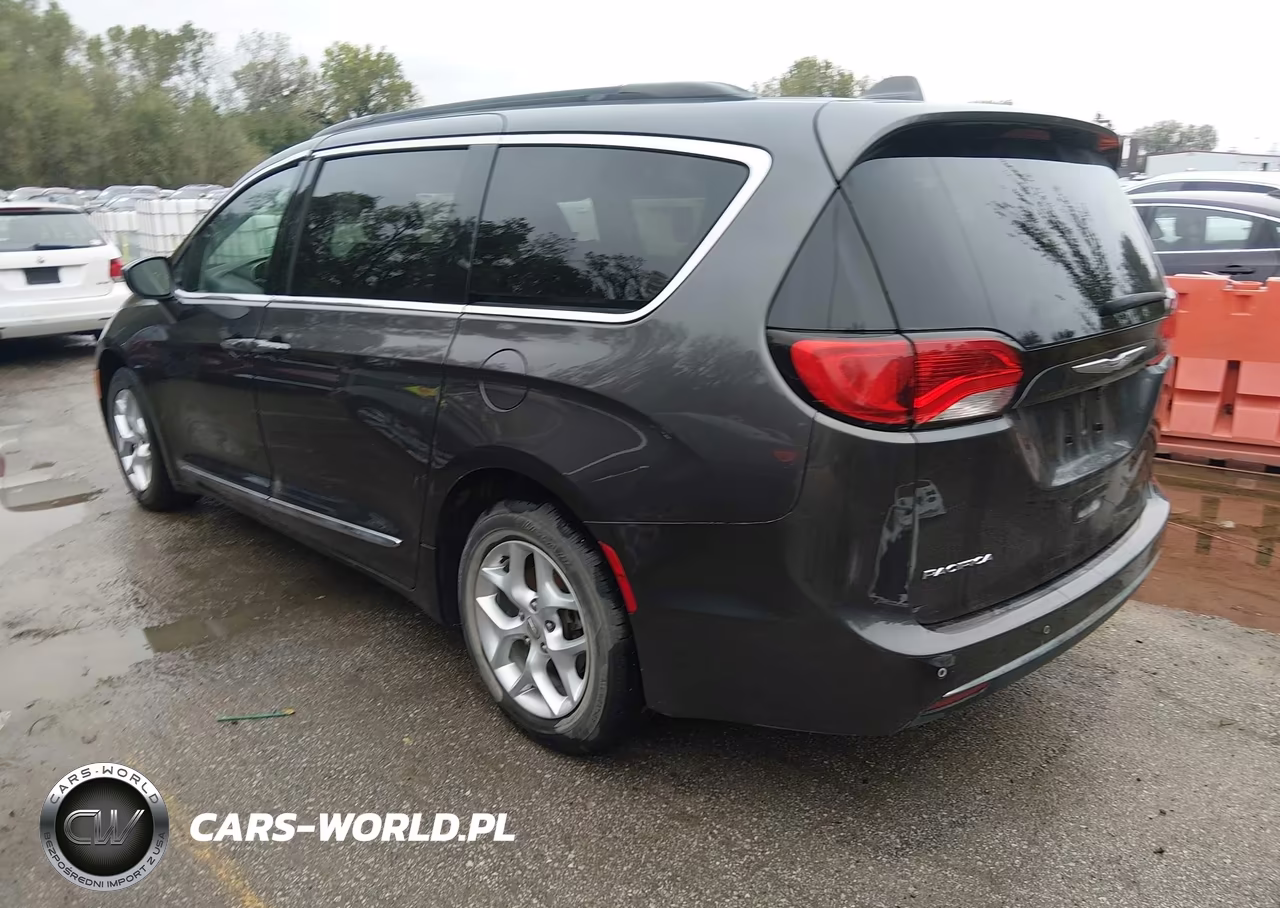 2017 Chrysler Pacifica Touring-L VIN:2C4RC1BG9HR744616 - 3