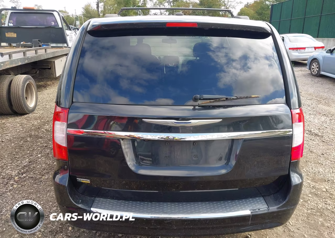 2016 Chrysler Town & Country Touring VIN:2C4RC1BG3GR289731 - 16