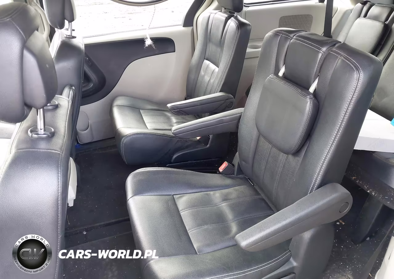 2016 Chrysler Town & Country Touring VIN:2C4RC1BG3GR289731 - 8