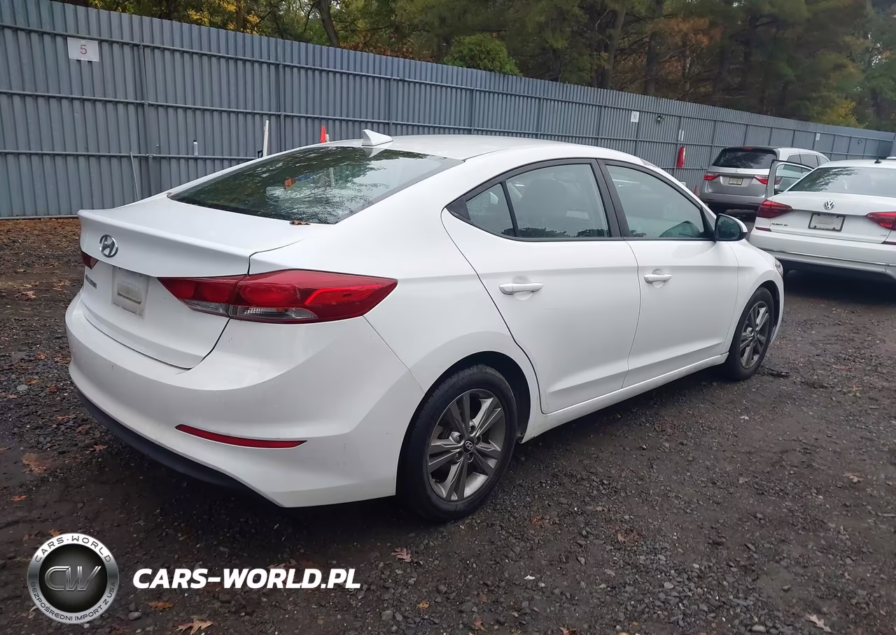 2018 Hyundai Elantra Sel VIN:5NPD84LF3JH344878 - 4