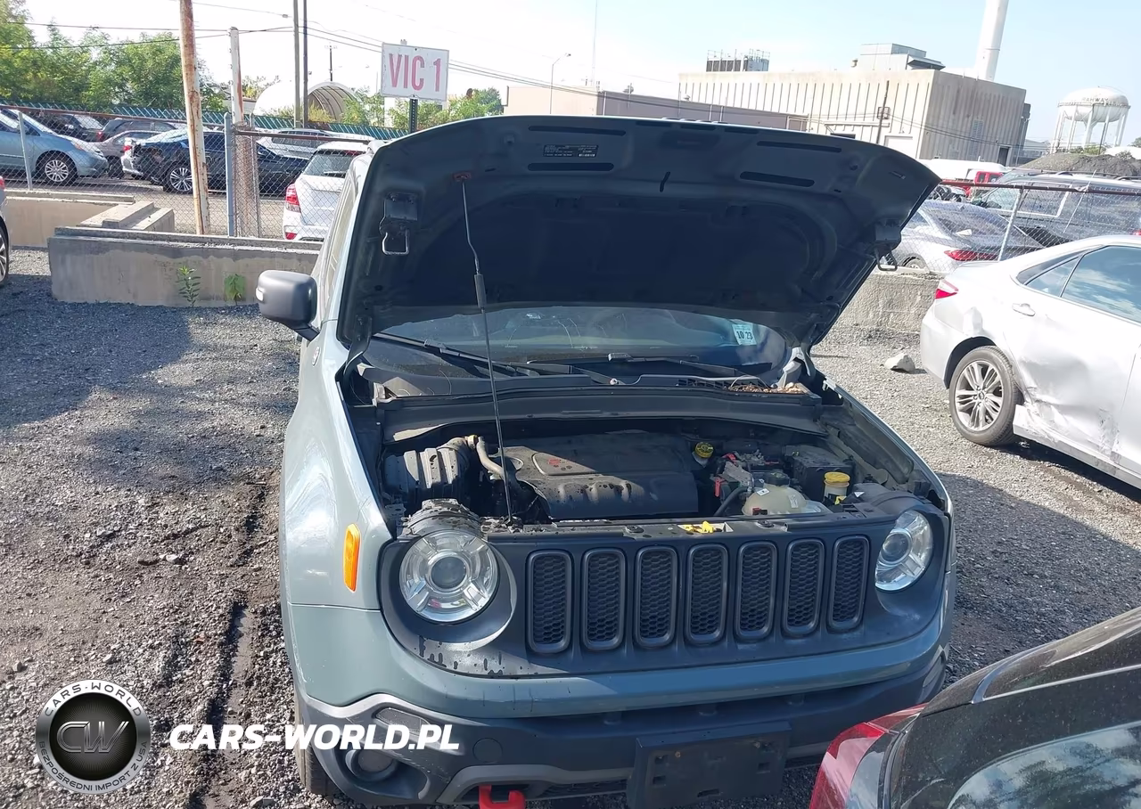 2018 Jeep Renegade Trailhawk 4X4 VIN:ZACCJBCB3JPG90891 - 10