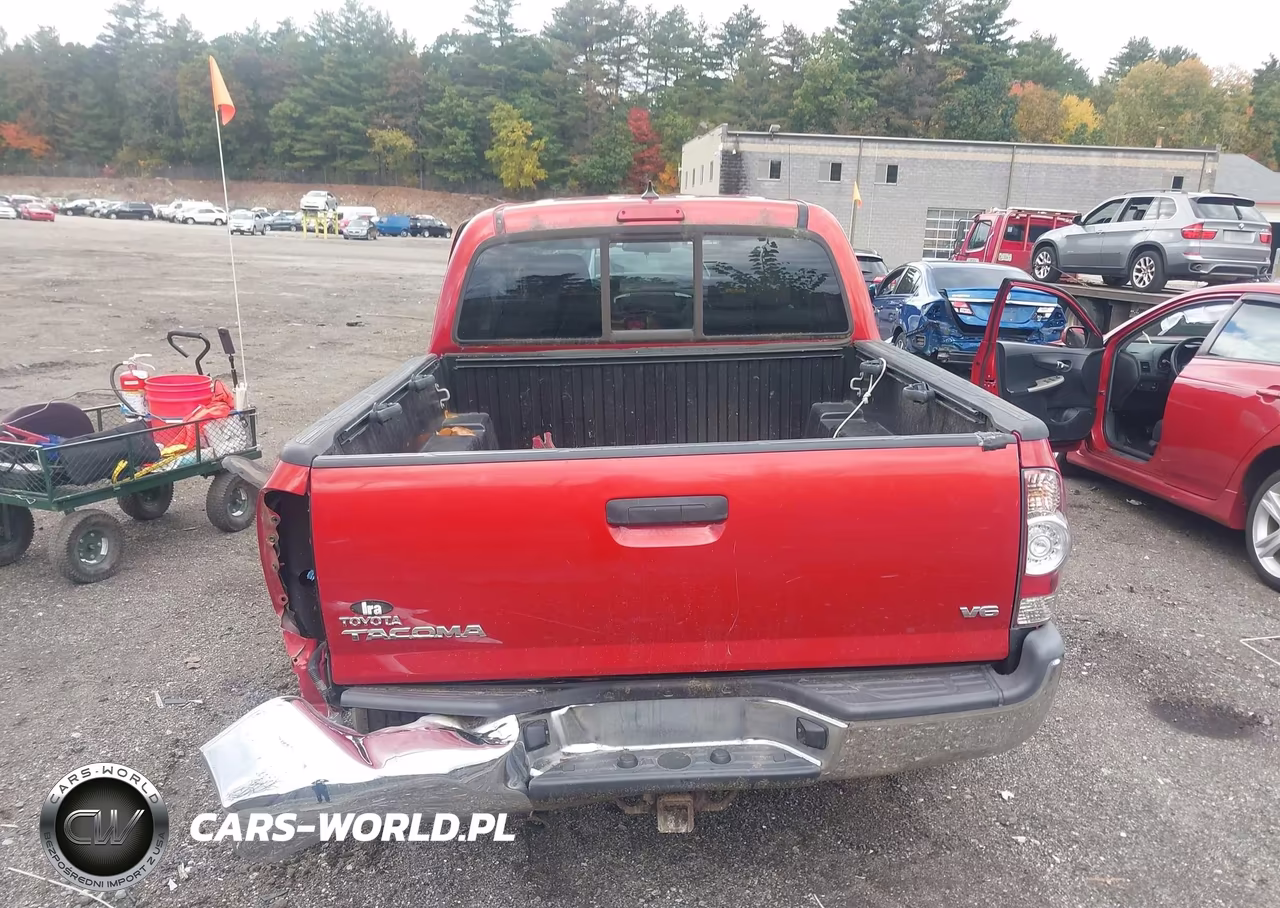 2015 Toyota Tacoma Base V6 VIN:3TMLU4EN1FM176025 - 16