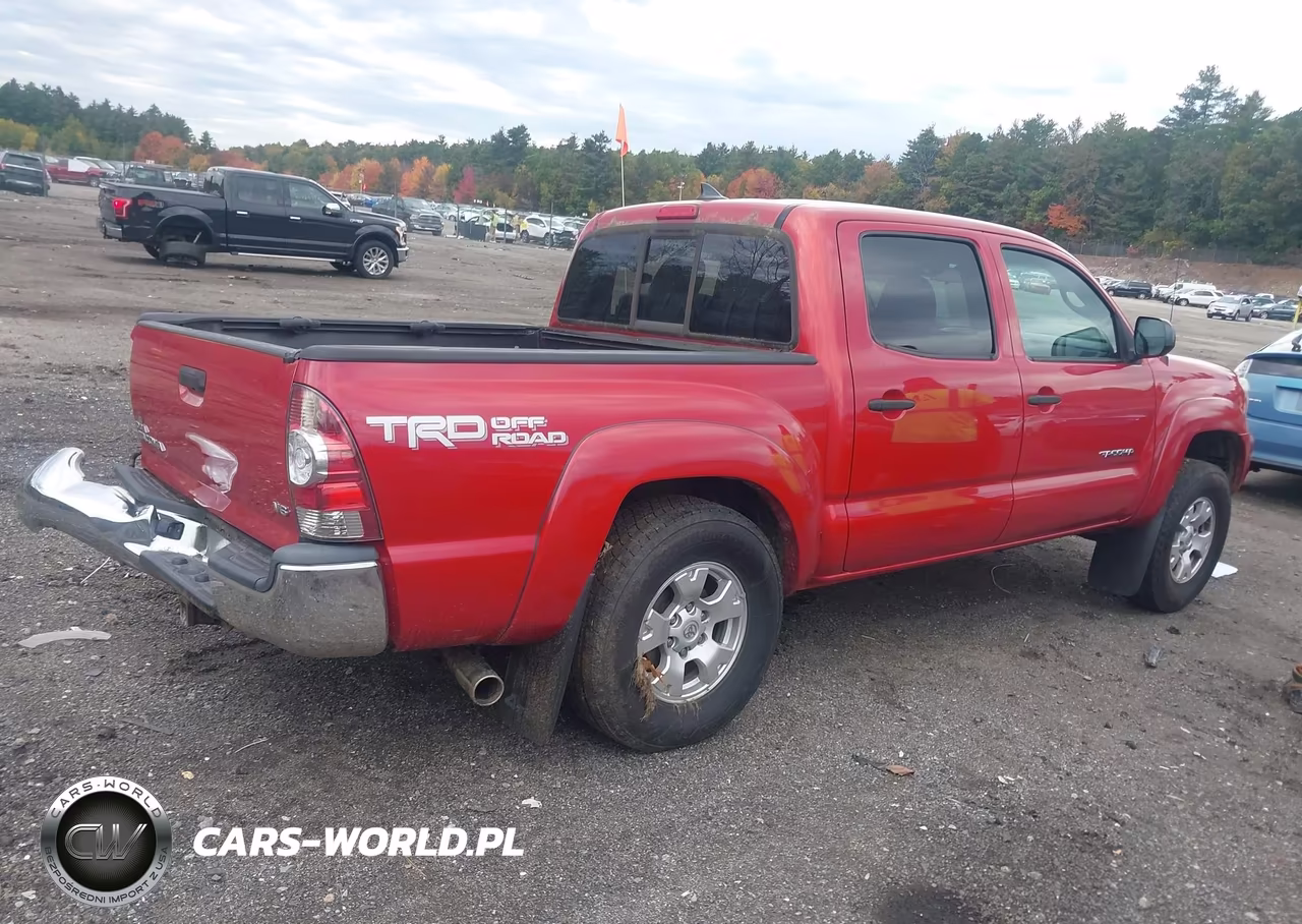 2015 Toyota Tacoma Base V6 VIN:3TMLU4EN1FM176025 - 4