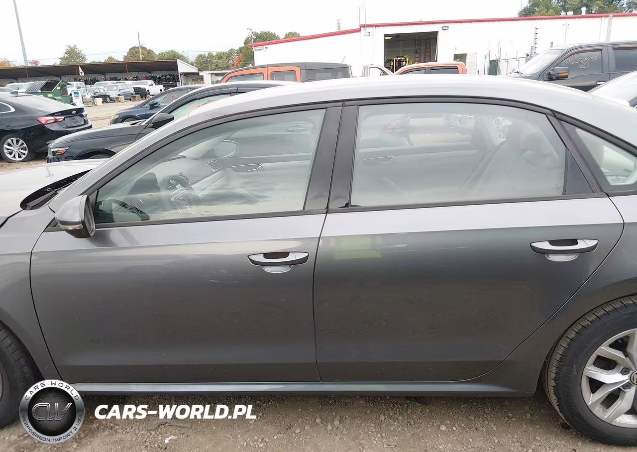 2018 Volkswagen Passat 2.0T R-Line-2.0T S VIN:1VWAA7A33JC001918 - 14