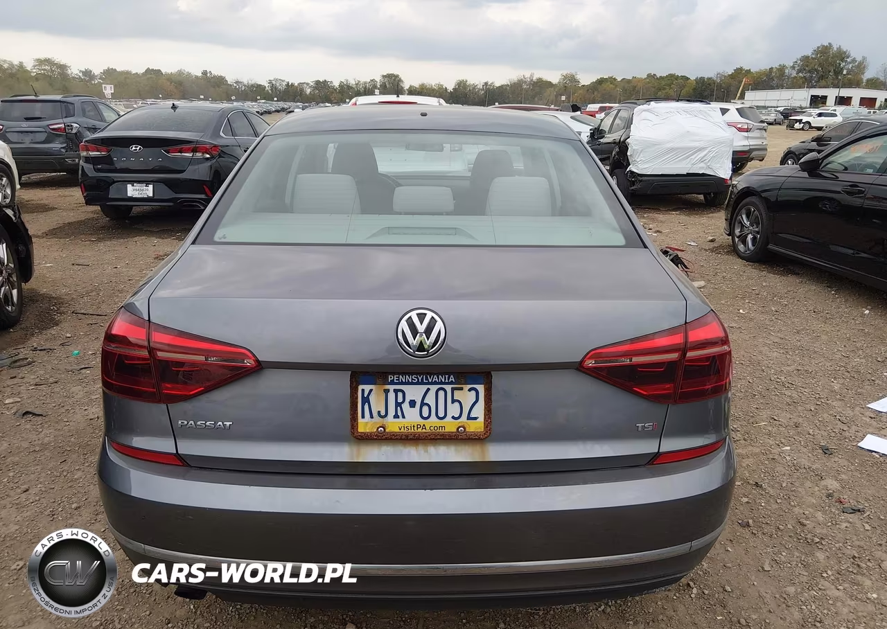 2018 Volkswagen Passat 2.0T R-Line-2.0T S VIN:1VWAA7A33JC001918 - 16