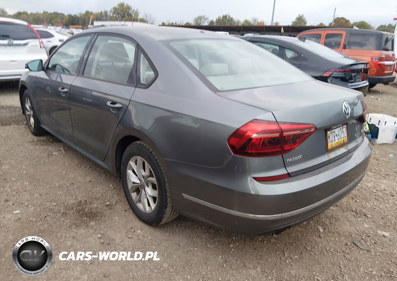 2018 Volkswagen Passat 2.0T R-Line-2.0T S VIN:1VWAA7A33JC001918 - 3