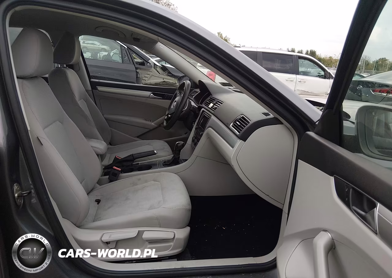 2018 Volkswagen Passat 2.0T R-Line-2.0T S VIN:1VWAA7A33JC001918 - 5