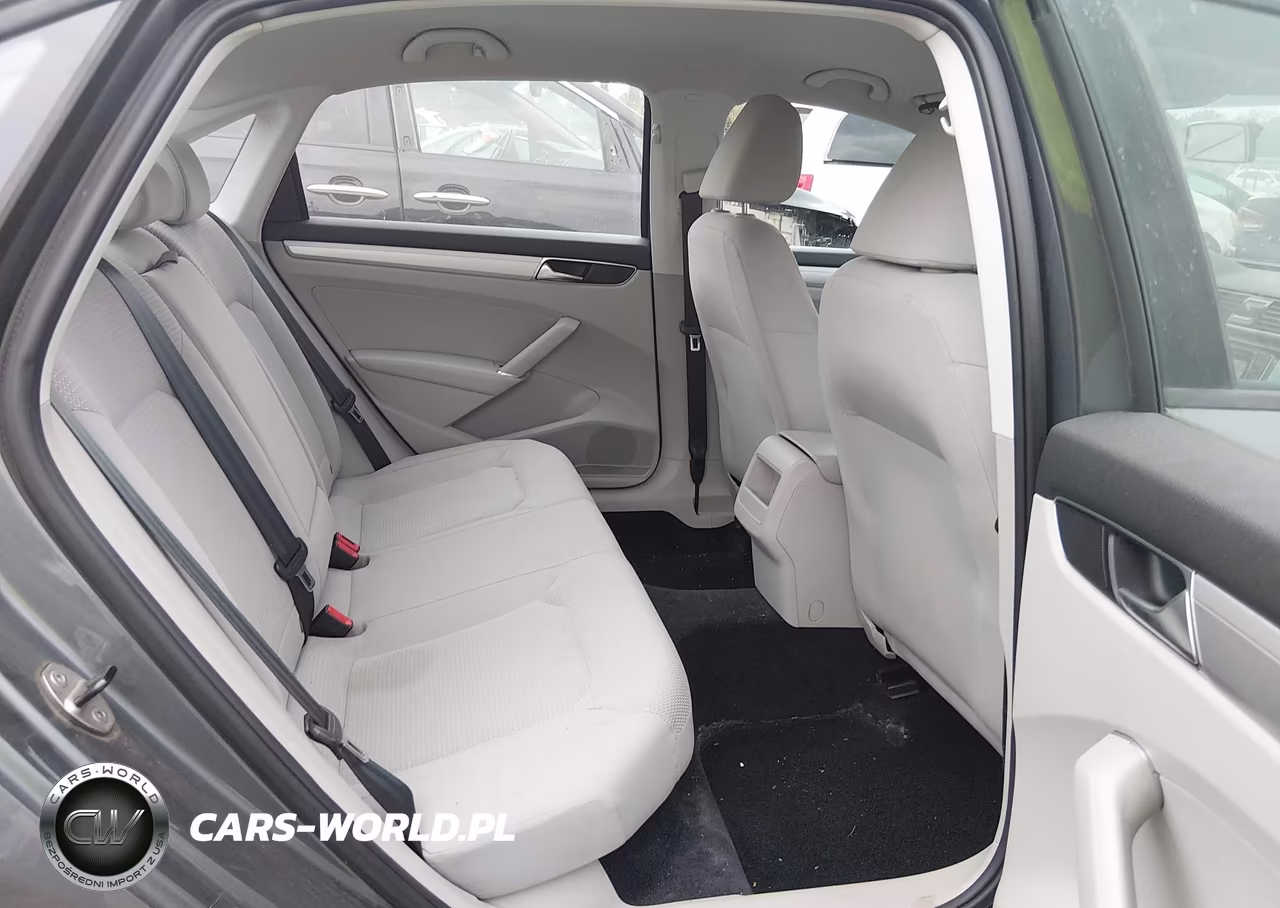 2018 Volkswagen Passat 2.0T R-Line-2.0T S VIN:1VWAA7A33JC001918 - 8