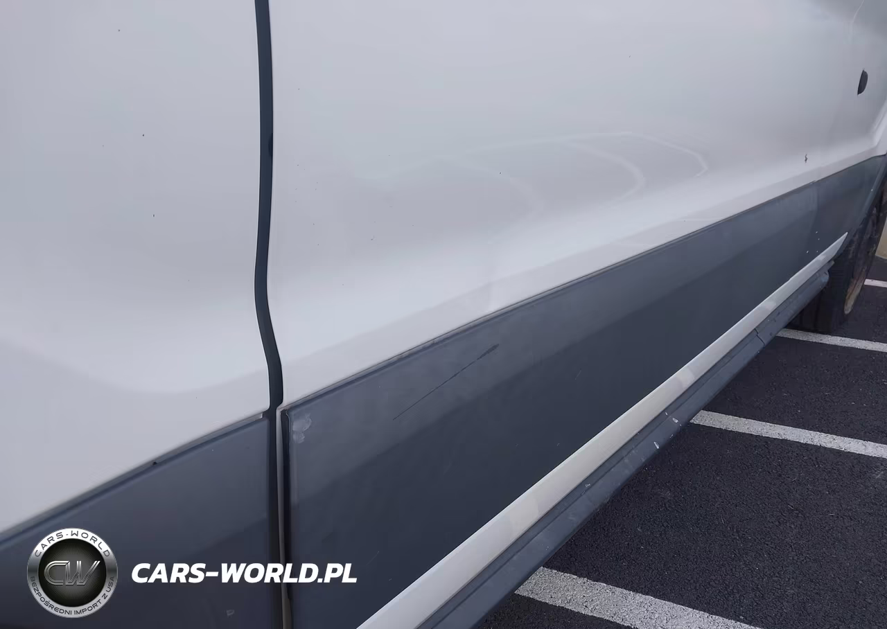 2018 Ford Transit-150 VIN:1FTYE1YM2JKB31194 - 11