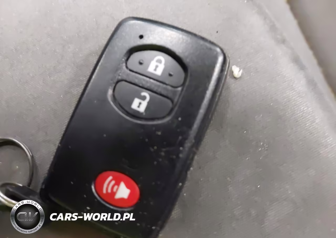 2011 Toyota Prius Two VIN:JTDKN3DU2B0271556 - 11