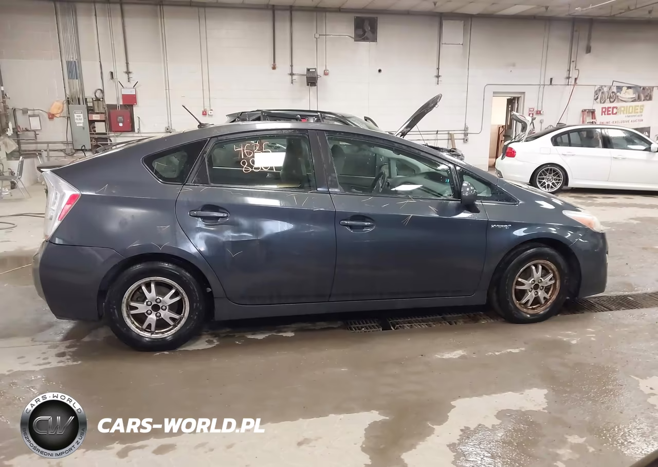 2011 Toyota Prius Two VIN:JTDKN3DU2B0271556 - 13