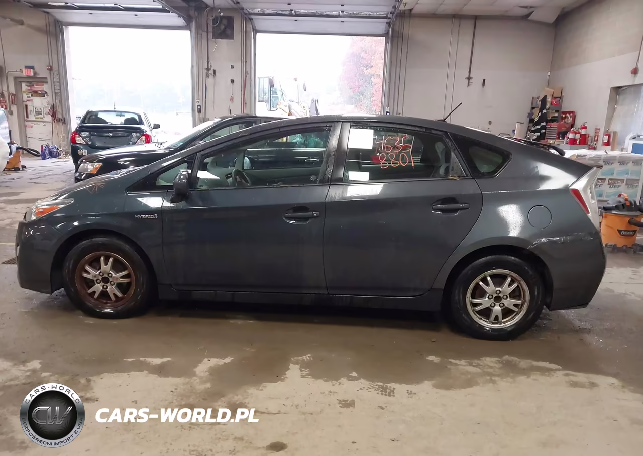 2011 Toyota Prius Two VIN:JTDKN3DU2B0271556 - 14