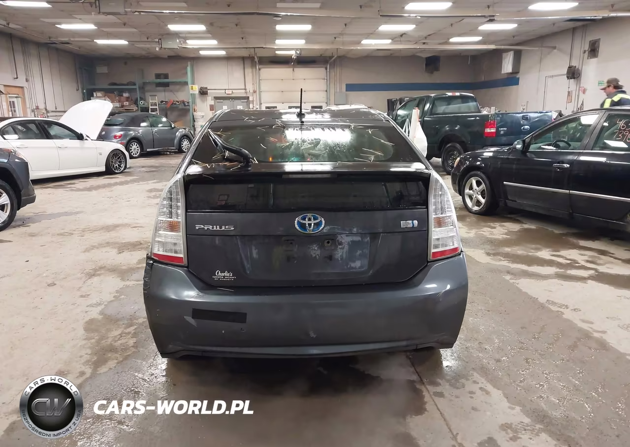 2011 Toyota Prius Two VIN:JTDKN3DU2B0271556 - 16
