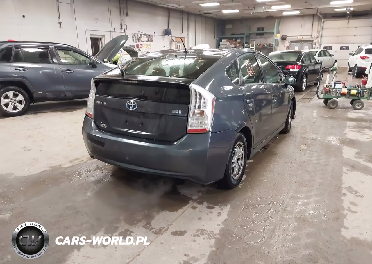 2011 Toyota Prius Two VIN:JTDKN3DU2B0271556 - 4