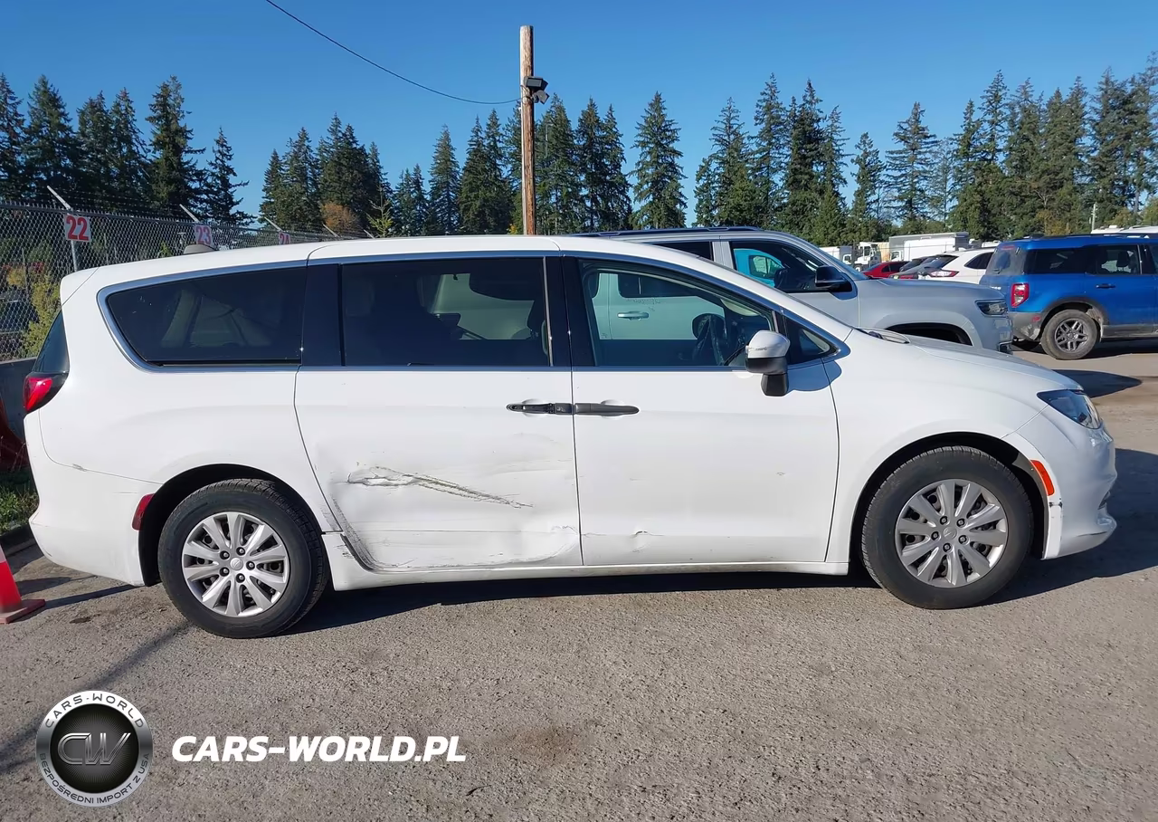 2020 Chrysler Voyager L VIN:2C4RC1AG9LR287509 - 13